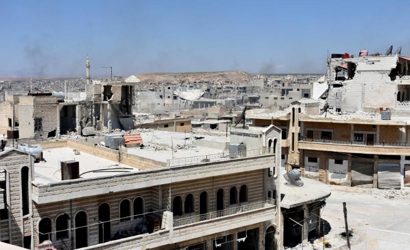 2019年8月23日，在敘利亞伊德利卜省，一個(gè)村鎮(zhèn)硝煙彌漫。（圖源：新華網(wǎng)）