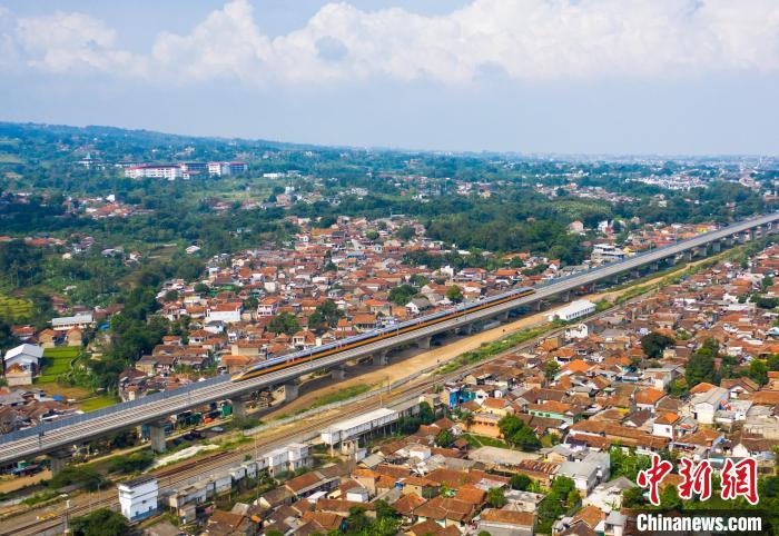 5月22日，正在聯(lián)調(diào)聯(lián)試中的雅萬高鐵?！?中國鐵路國際有限公司供圖)