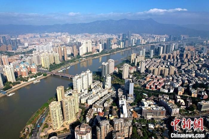  資料圖：城市高樓林立。 <a target='_blank' href='/'>中新社</a>記者 王東明 攝
