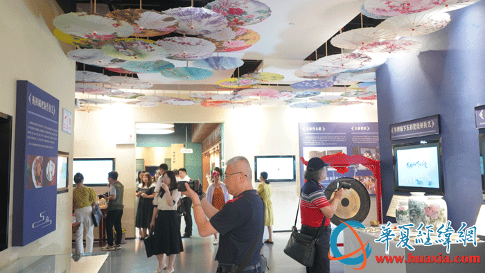 兩岸媒體人走進(jìn)衡陽市非遺館參訪。（攝影：虞鷹）