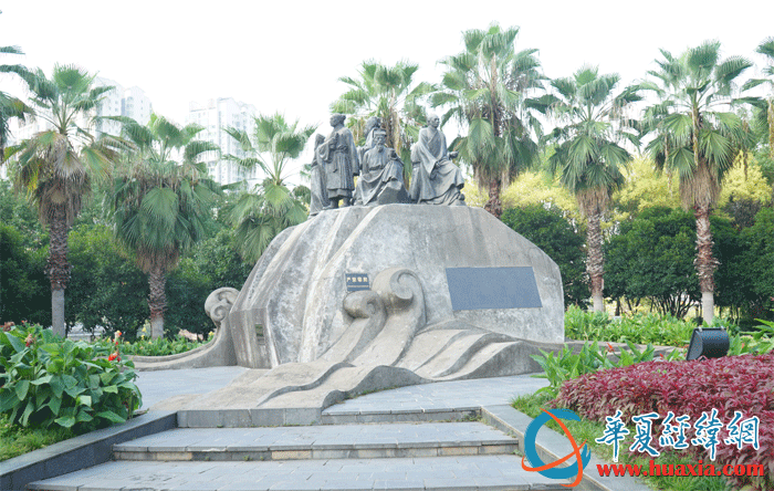 “石鼓七賢”的雕像。（攝影：虞鷹）