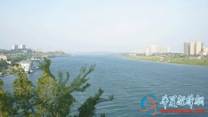 從合江亭上俯瞰湘江美景。（攝影：虞鷹）