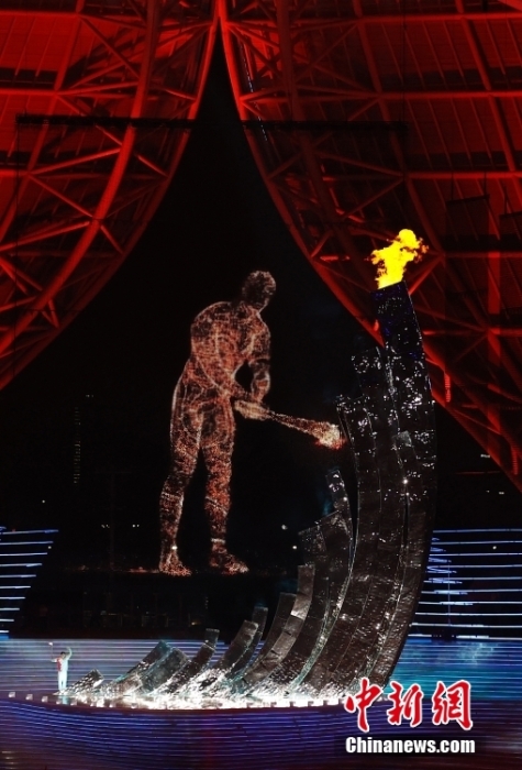 開幕式點(diǎn)火儀式。<a target='_blank' href='/'>中新社</a>記者 杜洋 攝