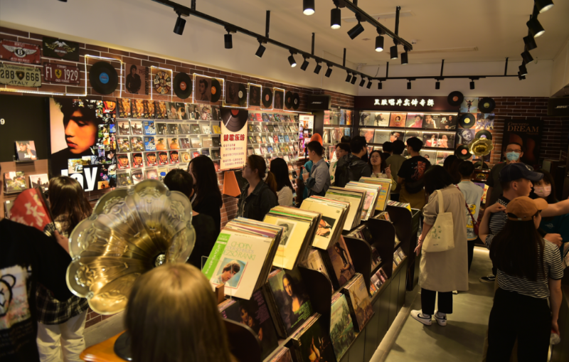 年輕人喜歡的唱片在這里也能買到。景區(qū)供圖 華龍網(wǎng)發(fā)