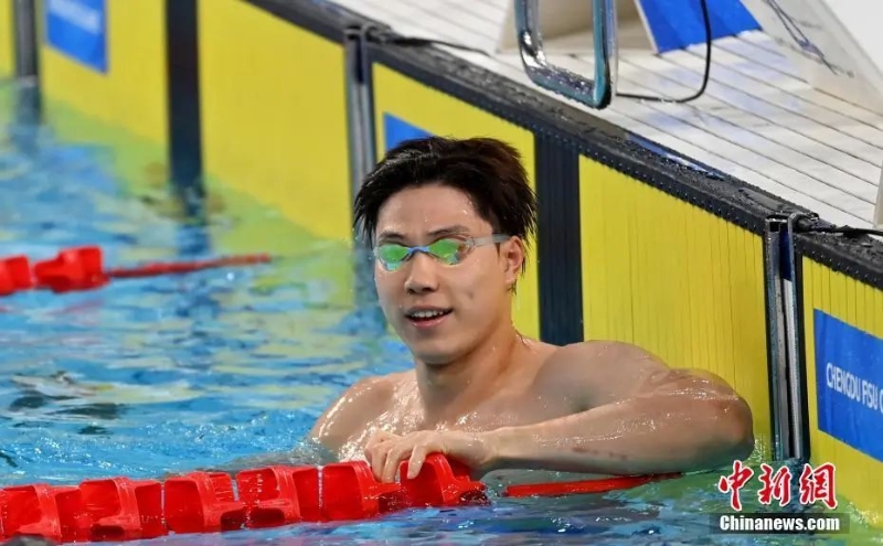 資料圖：圖為到達(dá)終點(diǎn)的覃海洋。<a target='_blank' href='/'>中新社</a>記者 安源 攝