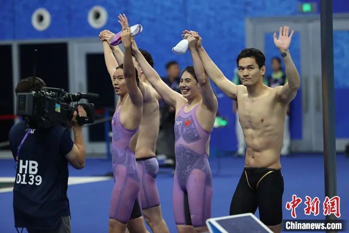 圖為中國隊慶祝勝利。<a target='_blank' href='/'>中新社</a>記者 湯彥俊 攝