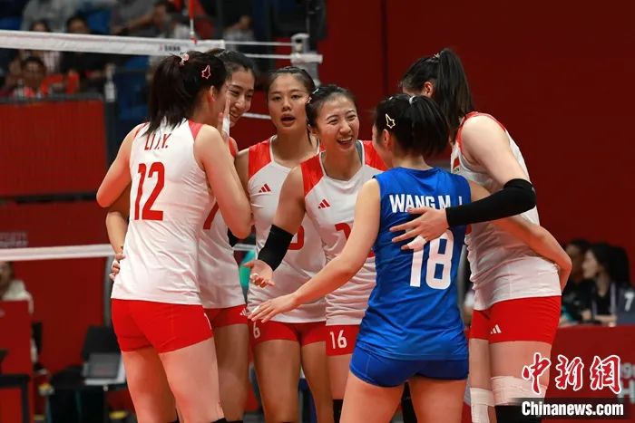 資料圖：中國(guó)女排慶祝得分。圖片來(lái)源：視覺中國(guó)