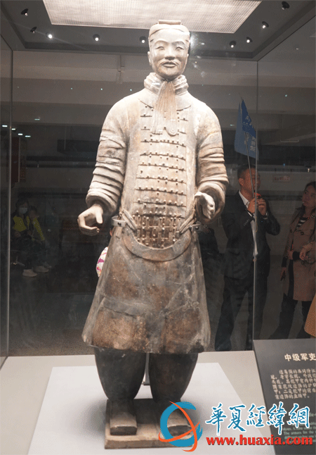 9：中級(jí)軍吏俑