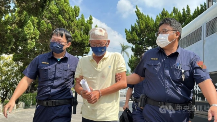 臺灣高速公路發(fā)生游覽車車禍司機被押送 臺灣高速公路發(fā)生游覽車車禍司機被押送