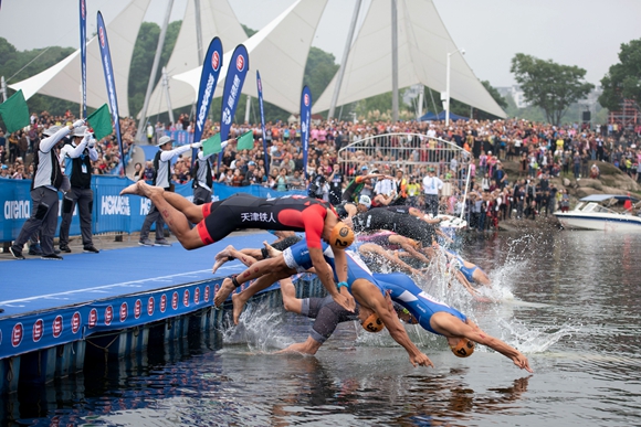 往屆鐵人三項(xiàng)賽。長壽區(qū)文化旅游供圖 華龍網(wǎng)發(fā)