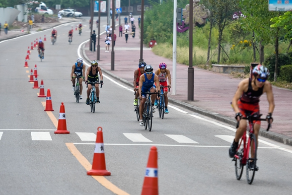近年來長壽舉辦了10余場鐵人三項(xiàng)賽。長壽區(qū)文化旅游委供圖 華龍網(wǎng)發(fā)