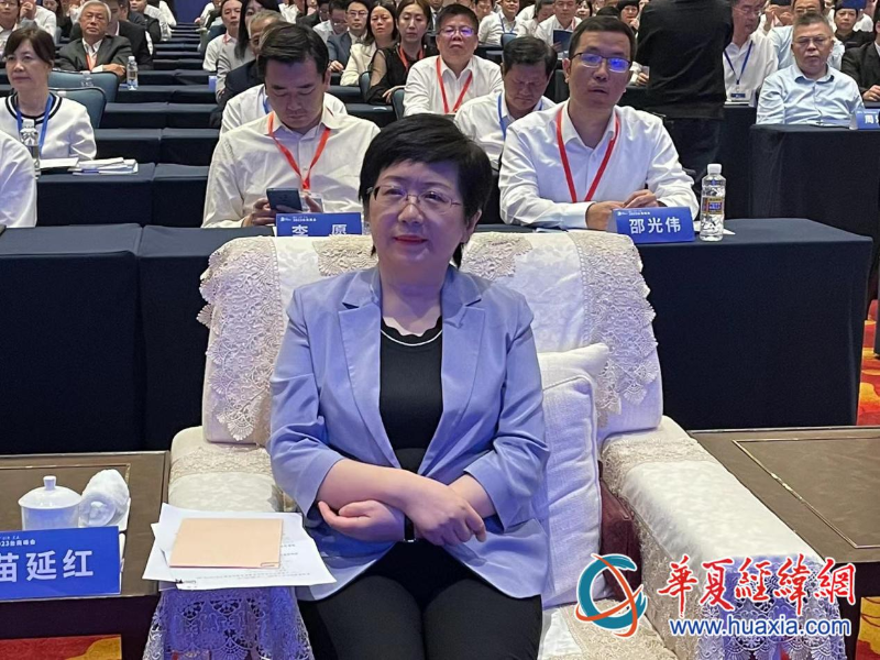 海南省委常委、統(tǒng)戰(zhàn)部部長苗延紅在現(xiàn)場。（攝影 李昕）