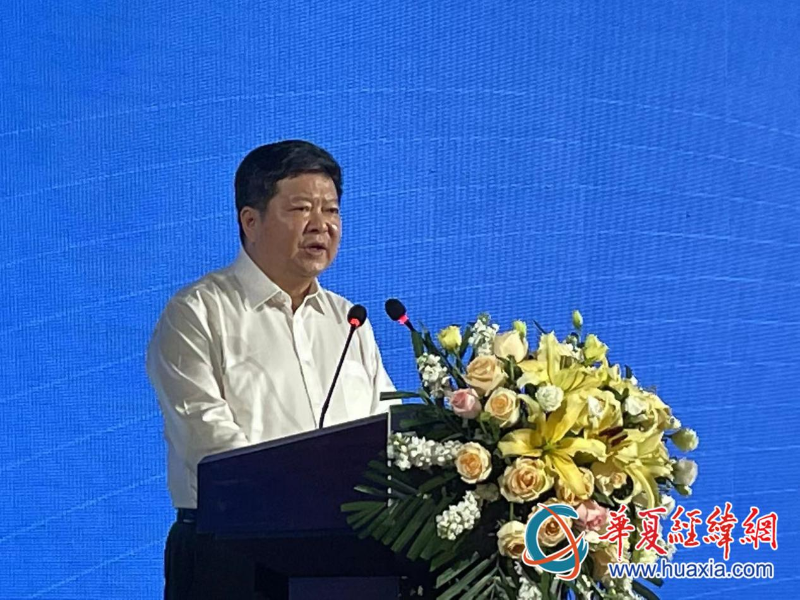 海峽兩岸關系協(xié)會常務副會長龍明彪致辭。（攝影 李昕）