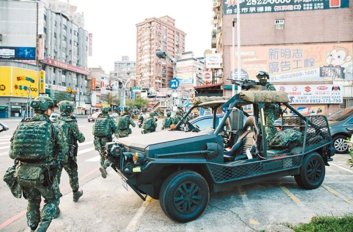圖為2021年臺(tái)陸軍特種作戰(zhàn)指揮部在演習(xí)。圖片來源：臺(tái)灣《中國時(shí)報(bào)》。