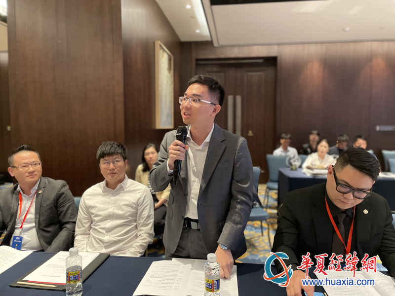 臺(tái)灣青年分別做自我介紹和分享。（攝影 李昕）