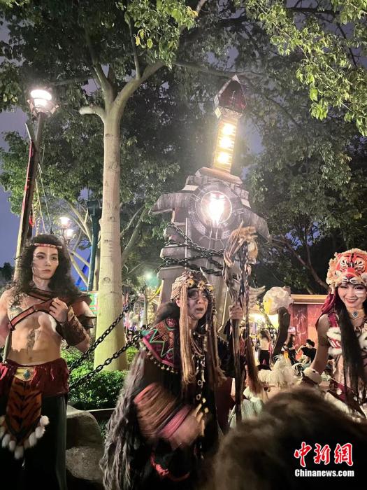 長隆歡樂世界NPC照片。受訪者供圖