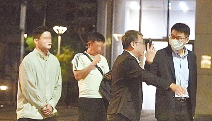 臺北市議員徐巧芯6日爆料，陸委會副主委梁文杰（右一）10月27日晚間到內(nèi)湖某招待所，疑有女陪侍