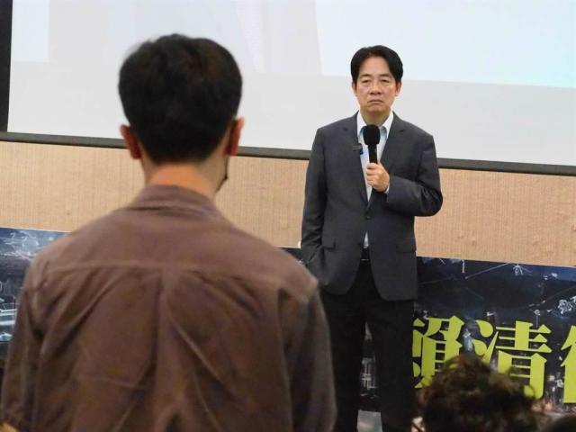 賴清德到大學(xué)演講被質(zhì)疑態(tài)度得過且過，在年輕人支持度上始終沒有起色。（圖源：臺(tái)灣“中時(shí)新聞網(wǎng)”）