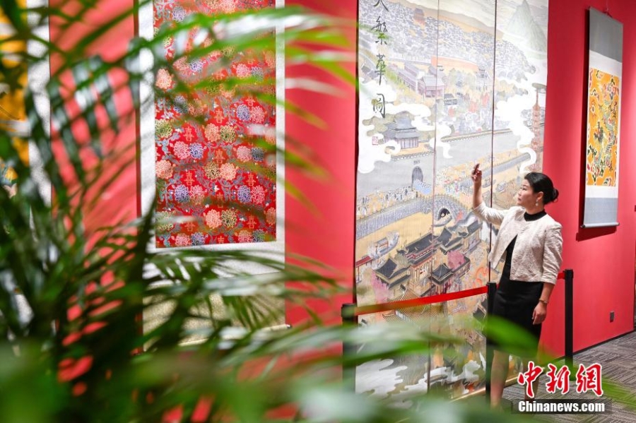 中醫(yī)藥圖片和非遺藝術(shù)展在深圳開展迎客