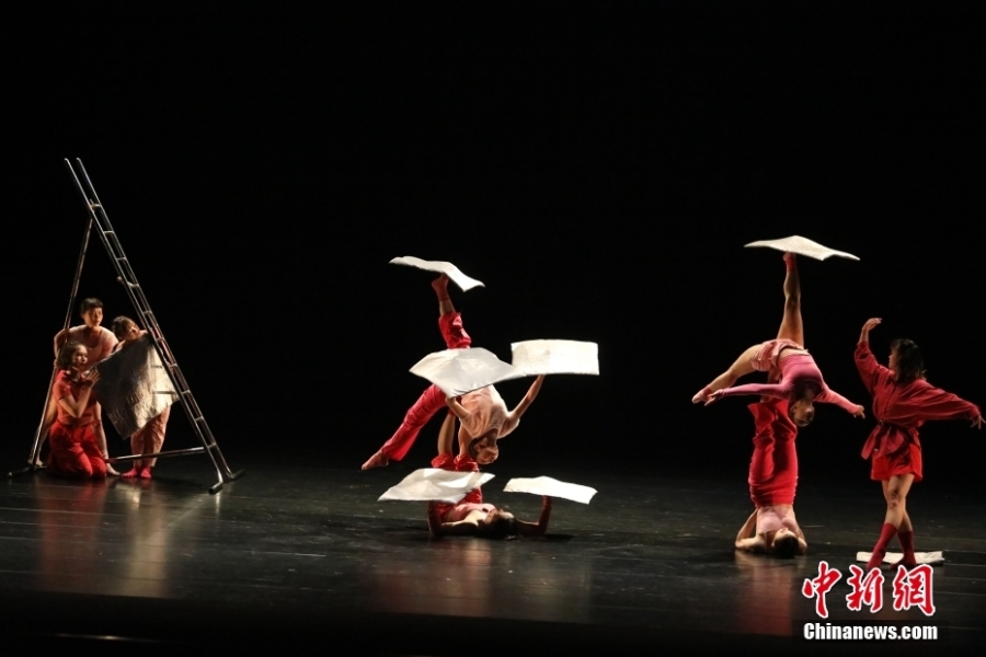 臺(tái)灣戲曲學(xué)院民俗技藝學(xué)系在臺(tái)北公演特技雜耍