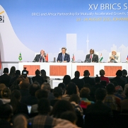 習(xí)近平出席金磚國家領(lǐng)導(dǎo)人第十五次會(huì)晤