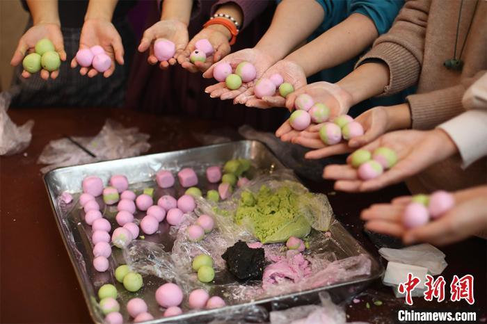 資料圖：做好的湯圓很有色彩感。泱波 攝