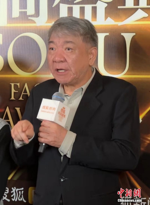 導(dǎo)演鄭曉龍?jiān)?023搜狐時(shí)尚盛典現(xiàn)場(chǎng)。<a target='_blank' href='/' >中新網(wǎng)</a> 劉越 攝