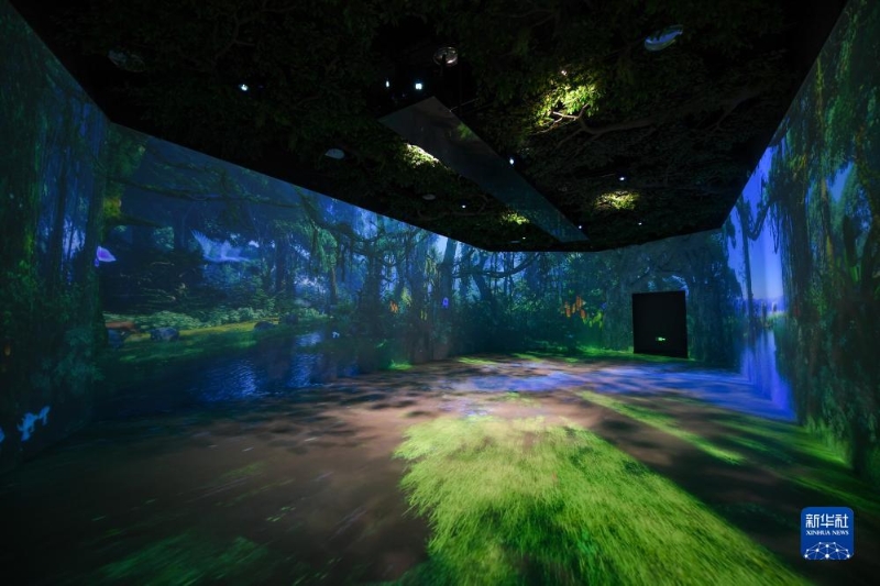 這是7月17日在三星堆博物館新館拍攝的古蜀國原始環(huán)境的復(fù)原場景。（圖源：新華社）