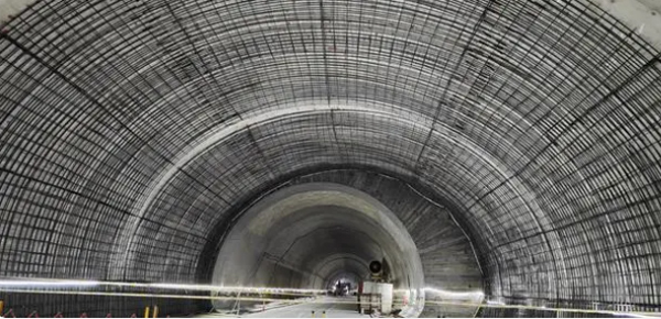 烏尉高速天山勝利隧道進(jìn)口端。受訪者供圖