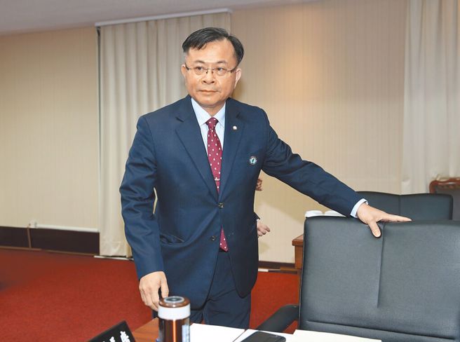 臺(tái)當(dāng)局“通訊傳播委員會(huì)”負(fù)責(zé)人陳耀祥宣布不再續(xù)任。（圖源：臺(tái)灣“中時(shí)新聞網(wǎng)”）