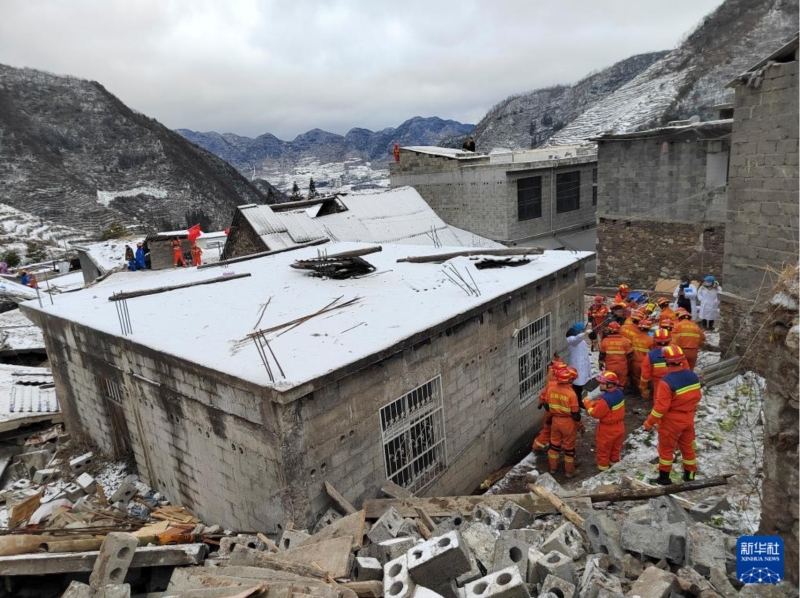 1月22日在云南省昭通市鎮(zhèn)雄縣塘房鎮(zhèn)涼水村拍攝的救援現(xiàn)場。新華社發(fā)