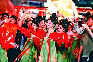 且看屏上中國(guó)節(jié)如何激活文化新體驗(yàn)