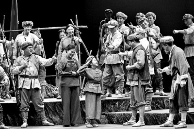 民族歌劇《映山紅》:在“閃閃的紅星”中閃爍 民族歌劇《映山紅》:在“閃閃的紅星”中閃爍