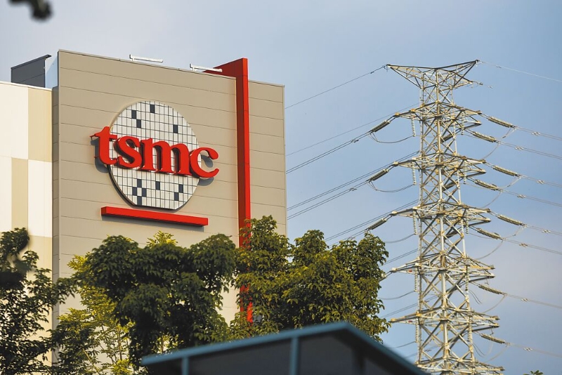 被外媒喻為吃電怪獸的護國神山臺積電南科園區(qū)廠房。（本報資料照片）