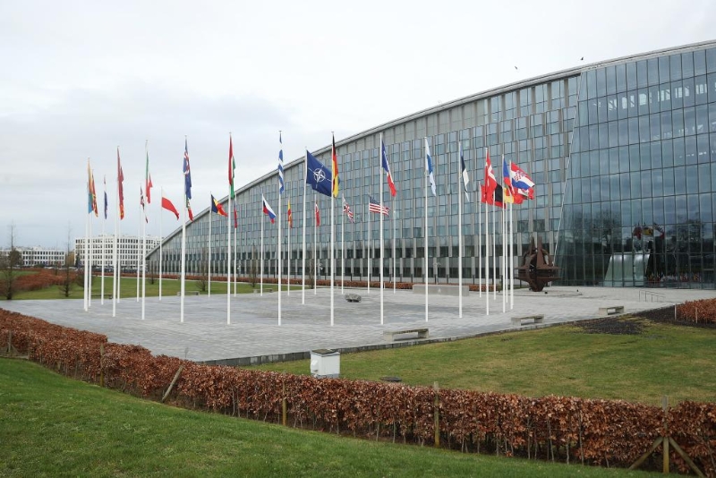 這是2月15日在比利時布魯塞爾拍攝的北約總部一角。（圖源：新華社）