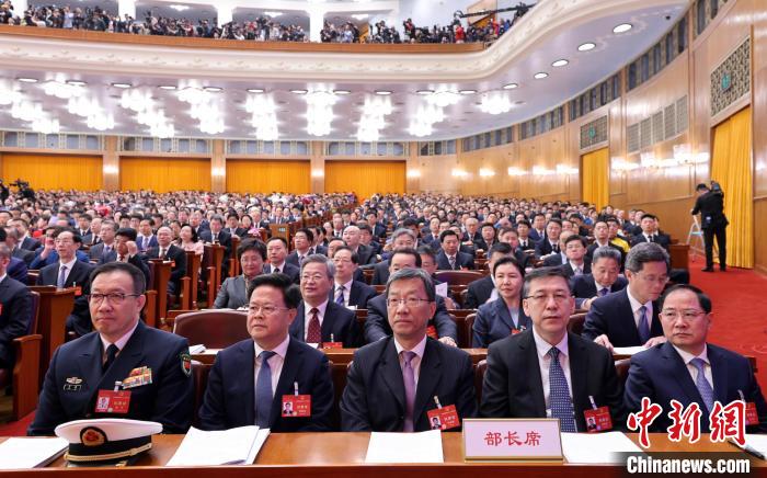 3月5日，十四屆全國人大二次會(huì)議在北京人民大會(huì)堂開幕。圖為部長(zhǎng)列席會(huì)議。中新社記者 盛佳鵬 攝
