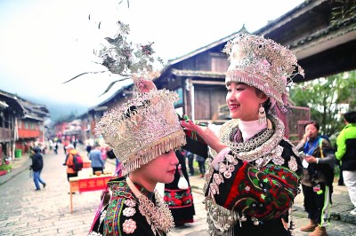 笙歌舞步歡度招龍節(jié) 笙歌舞步歡度招龍節(jié)