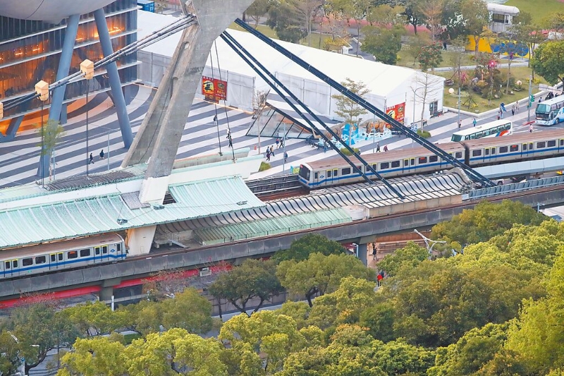 臺灣4月電價漲勢難擋，恐影響臺鐵、地鐵等公共運輸票價。圖為臺北地鐵。(陳君瑋攝) 圖片來源：臺灣“中時新聞網(wǎng)”