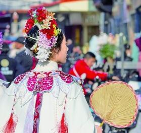 火“出圈”后，傳統(tǒng)民俗如何“長紅”