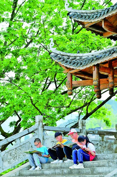 春日，攜一卷泛黃的書回家——古舊書市煥發(fā)新機