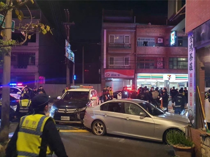 男子持改造槍到桃園市桃園區(qū)景福派出所朝門口射擊8槍，警方立即展開追捕。圖自微信公眾號“看臺?！?jpg