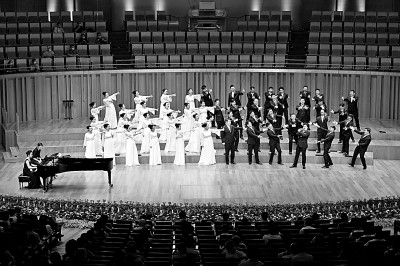 合唱演出大眾化:引領(lǐng)審美新時(shí)尚 合唱演出大眾化:引領(lǐng)審美新時(shí)尚