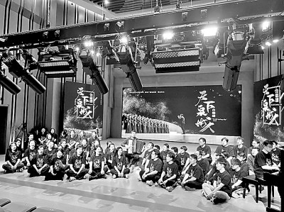 合唱演出大眾化:引領(lǐng)審美新時(shí)尚 合唱演出大眾化:引領(lǐng)審美新時(shí)尚