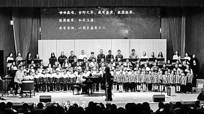 合唱演出大眾化:引領(lǐng)審美新時(shí)尚 合唱演出大眾化:引領(lǐng)審美新時(shí)尚