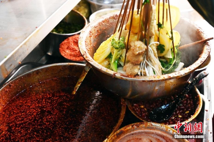 甘肅天水麻辣燙。九美旦增 攝.jpeg