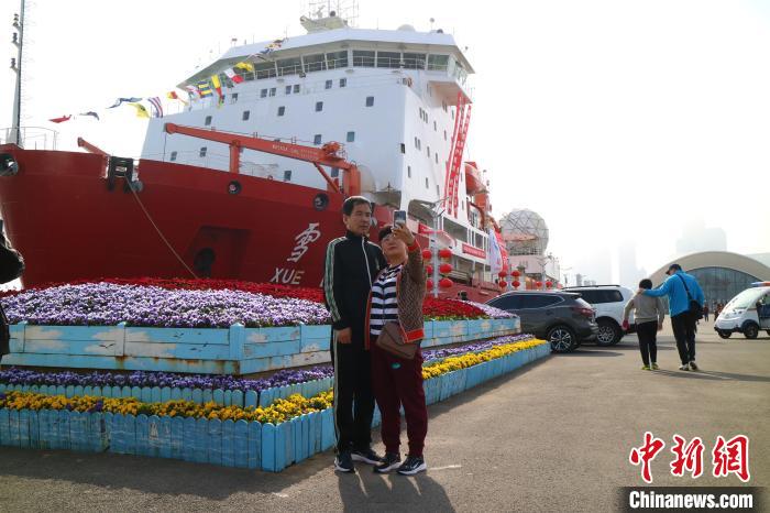 民眾近距離感受“雪龍”號(hào)魅力領(lǐng)略極地考察風(fēng)采