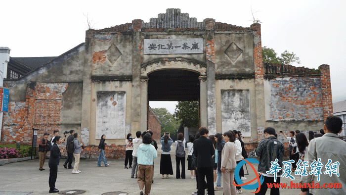 采茶、炒茶、篩茶、制茶 兩岸媒體人安化體驗(yàn)黑茶制作工藝