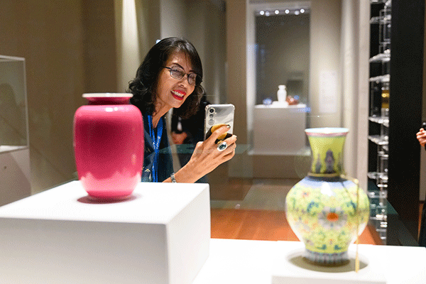 來自海內(nèi)外的會(huì)獎(jiǎng)旅游業(yè)界代表在香港體驗(yàn)多元文化特色。（香港旅游發(fā)展局供圖）