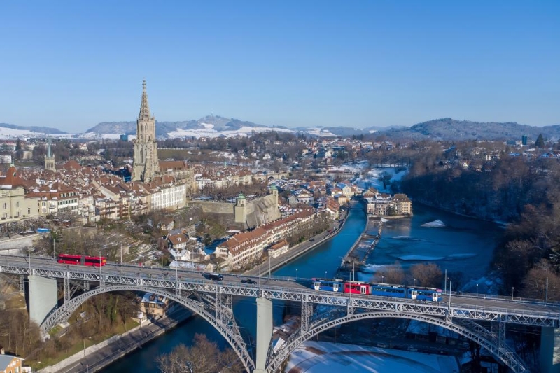 這是1月20日在瑞士伯爾尼拍攝的城市風(fēng)光（無人機(jī)照片）。（圖源：新華社）