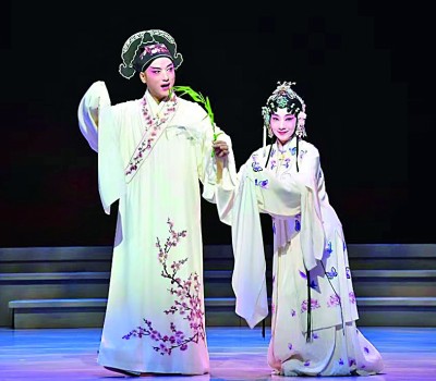 “情不知所起，一往而深”——青春版《牡丹亭》何以20年好戲連臺傳承不息